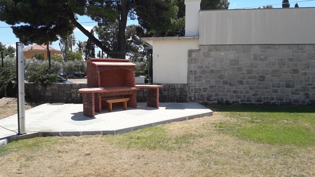 Villa-Apartments Karmel Kaštela المظهر الخارجي الصورة