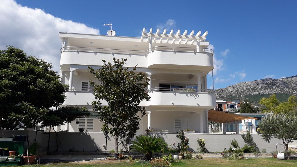 Villa-Apartments Karmel Kaštela المظهر الخارجي الصورة